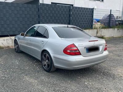 Second-hand Mercedes E320 204 CP (150 kW) 2004 Argintiu Berlinǎ