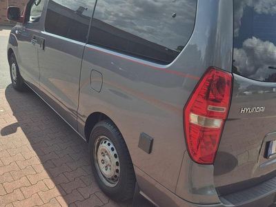 Grau Gebraucht 2011 Hyundai H-1 Van / Kleinbus | 8.000 € (Superpreis)