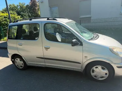 Gebraucht Toyota Yaris 86 PS (63 kW) 2002 Grau Kombi