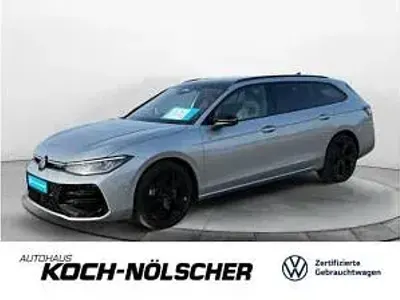 Gebraucht VW Passat R-line 194 PS (142 kW) 2025 Oyster silver metallic Kombi