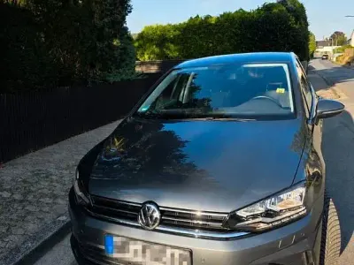 Gebraucht VW Golf Sportsvan Comfortline 86 PS (63 kW) 2018 Grau Van / Kleinbus
