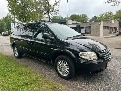 Używany Chrysler Grand Voyager 150 KM (110 kW) 2007 Czarny Minivan