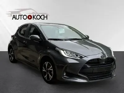 Neu Toyota Yaris Hybrid 116 PS (85 kW) 2025 Grau Limousine