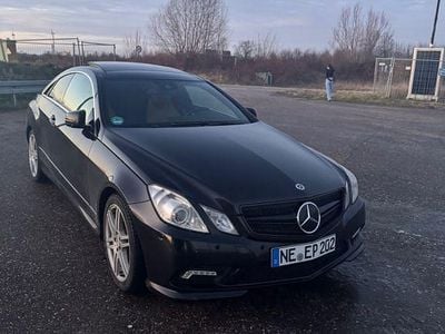 Gebraucht Mercedes E350 AMG 231 PS (169 kW) 2011 Schwarz Coupé