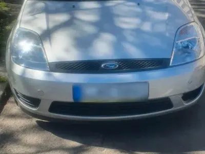 Gebraucht Ford Fiesta 60 PS (44 kW) 2005 Silber Kleinwagen