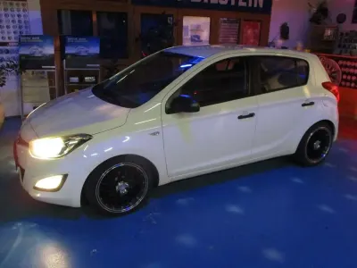 Gebraucht Hyundai i20 Edition 86 PS (63 kW) 2013 Weiß Kleinwagen