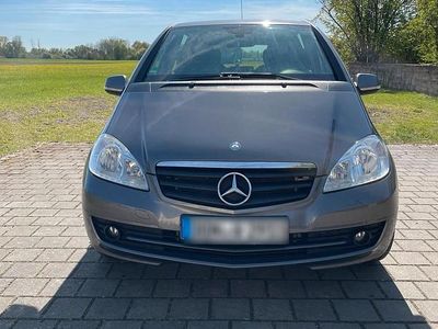 Usata Mercedes A180 116 CV (85 kW) 2012 Grigio Utilitaria