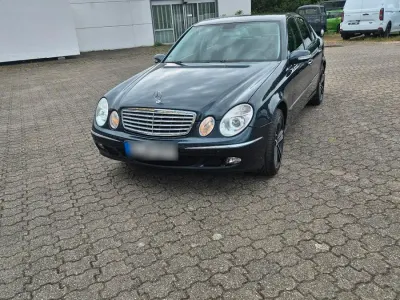 Gebraucht Mercedes E200 163 PS (119 kW) 2005 Blau Limousine