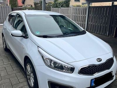 Gebraucht Kia Ceed DREAM-TEAM Edition 99 PS (72 kW) 2018 Weiß Kleinwagen