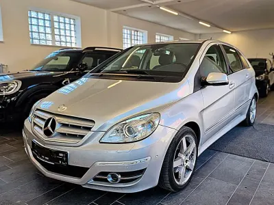 Gebraucht Mercedes B200 Sport Edition 140 PS (102 kW) 2010 Silber Van / Kleinbus