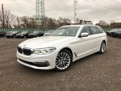 Weiß metallic Gebraucht 2020 BMW 520 Luxury Line Kombi | 44.444 €