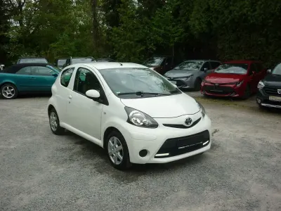Używany Toyota Aygo Cool 68 KM (50 kW) 2014 Biały Hatchback