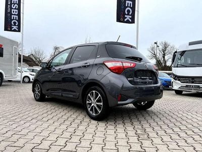Gebraucht Toyota Yaris Team 111 PS (81 kW) 2020 Grey metallic Limousine