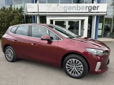 Gebraucht BMW 220 Luxury Line 170 PS (125 kW) 2025 Piemont rot metallic Van / Kleinbus