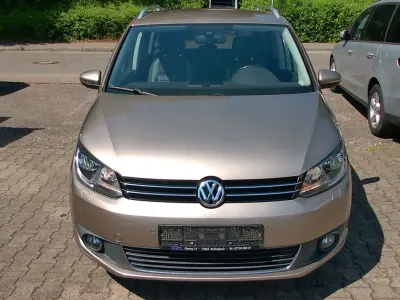 Gebraucht VW Touran Life 140 PS (102 kW) 2013 Titanium beige Van / Kleinbus