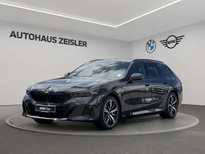 Neu BMW 550e M Sport 489 PS (359 kW) 2025 Saphirschwarz Kombi