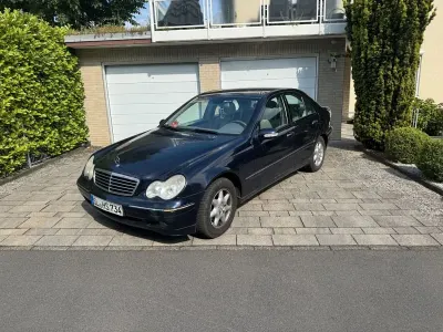 Gebraucht Mercedes C180 Elegance 143 PS (105 kW) 2003 Blau Limousine