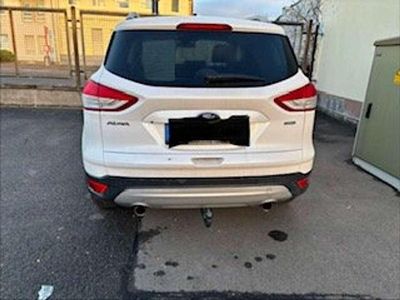 Gebraucht Ford Kuga Titanium 150 PS (110 kW) 2015 Weiß SUV