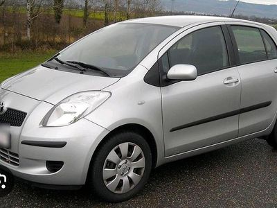 Usata Toyota Yaris 69 CV (50 kW) 2006 Argento Utilitaria