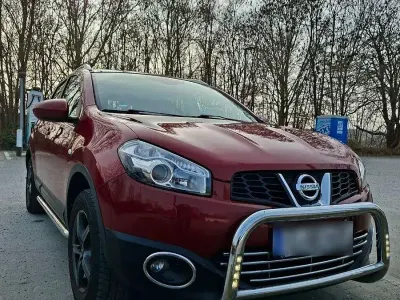Gebraucht Nissan Qashqai Tekna 141 PS (103 kW) 2011 Rot SUV