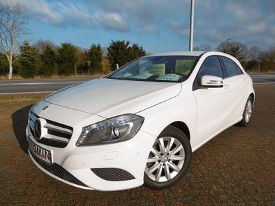 Gebraucht Mercedes A180 122 PS (89 kW) 2015 Weiß Limousine