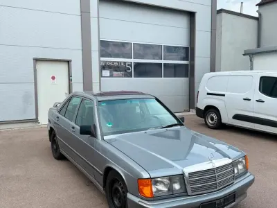 Gebraucht Mercedes 190 132 PS (97 kW) 1987 Grau Limousine