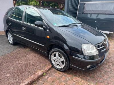 Nissan Almera Tino