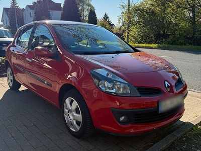 Second-hand Renault Clio II 80 CP (58 kW) 2008 Roșu Hatchback