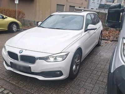 Weiß Gebraucht 2016 BMW 318 Kombi | 8.850 € (Fairer Preis)