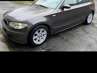 Usata BMW 120 Sport Line 163 CV (119 kW) 2005 Grigio Utilitaria