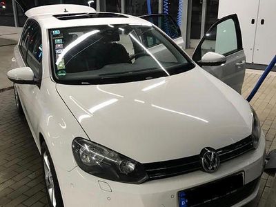 Gebraucht VW Golf VI 105 PS (77 kW) 2010 Weiß Kleinwagen