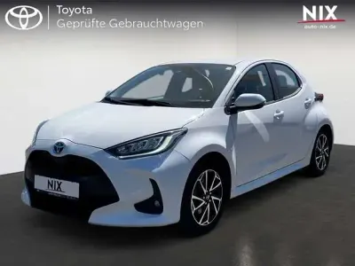 Gebraucht Toyota Yaris Basis 116 PS (85 kW) 2023 Schneeweiß Kleinwagen