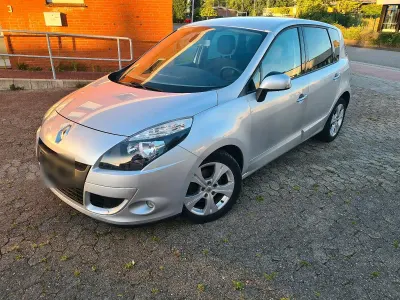 Gebraucht Renault Mégane GrandTour 106 PS (77 kW) 2010 Grau Kombi