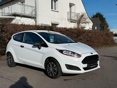 Weiß Gebraucht 2016 Ford Fiesta Ambiente Kleinwagen | 5.499 € (Fairer Preis)