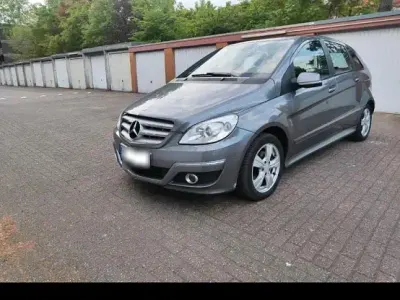 Gebraucht Mercedes B180 109 PS (80 kW) 2008 Braun Van / Kleinbus