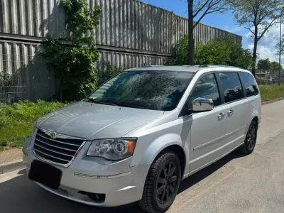 Używany Chrysler Grand Voyager Limited 163 KM (119 kW) 2011 Srebrny Minivan