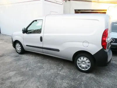 Gebraucht Opel Combo 105 PS (77 kW) 2018 Silber Van / Kleinbus