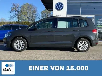 Gebraucht VW Touran 122 PS (89 kW) 2023 Grau Van / Kleinbus