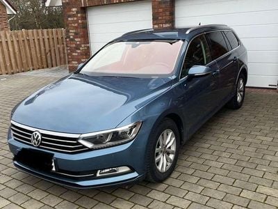 Gebraucht VW Passat Comfortline 150 PS (110 kW) 2018 Blau Kombi