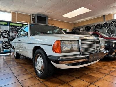 Gebraucht Mercedes 250 140 PS (102 kW) 1983 Weiß Limousine