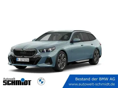 Gebraucht BMW 520 Comfort Edition 197 PS (144 kW) 2025 Cape york grün Kombi