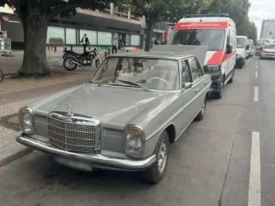 Gebraucht Mercedes W114 105 PS (77 kW) 1972 Grau Limousine