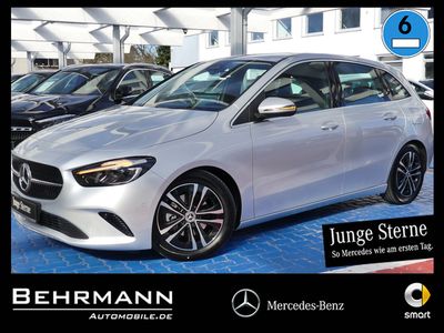 Iridiumsilber metallic Gebraucht 2023 Mercedes B180 Progressive Van / Kleinbus | 31.890 € (Teuer)