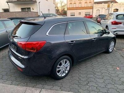 Gebraucht Kia Ceed Sportswagon Spirit 135 PS (99 kW) 2014 Dark gun metal (metallic) Kombi