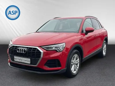 Gebraucht Audi Q3 Sport 150 PS (110 kW) 2022 Rot (tangorot metallic) SUV