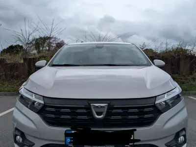 Käytetty Dacia Sandero Comfort 101 HP (74 kW) 2022 Harmaa Sedan