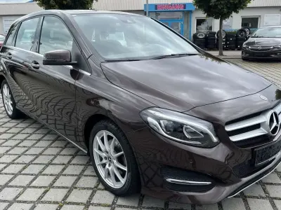 Gebraucht Mercedes B200 Style 156 PS (114 kW) 2018 Braun Kleinwagen