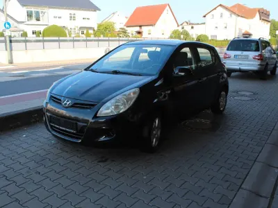 Gebraucht Hyundai i20 78 PS (57 kW) 2011 Schwarz Kleinwagen