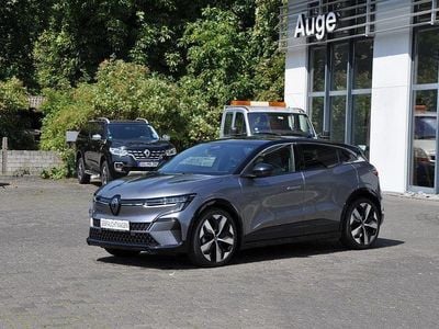 Grau Gebraucht 2024 Renault Mégane Limousine | 33.900 € (Guter Preis)