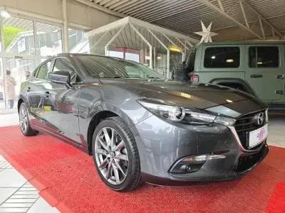 Używany Mazda 3 Go 120 KM (88 kW) 2018 Szary Sedan/Limuzyna